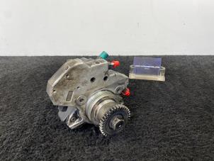 Used Mechanical fuel pump Mercedes E (W212) E-350 BlueTec V6 24V Price € 169,94 Inclusive VAT offered by Van Kronenburg Engines