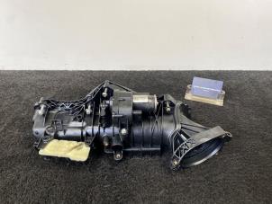 Usagé Tubulure d'admission Mercedes E (W213) E-220d 2.0 Turbo 16V Prix € 110,00 Prix TTC proposé par Van Kronenburg Engines