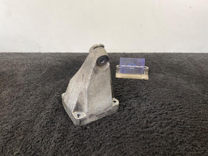 Usagé Support moteur Mercedes Sprinter 3,5t (906.73) 319 CDI V6 24V 4x4 Prix € 19,95 Prix TTC proposé par Van Kronenburg Engines