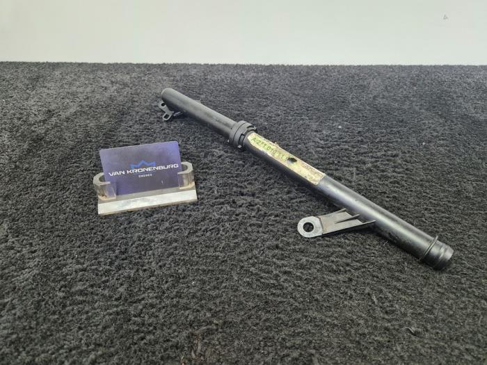 Begagnade Vattenrör Mercedes E (C207) E-200 CGI 16V BlueEfficiency Pris € 19,95 Inklusive moms erbjuds av Van Kronenburg Engines