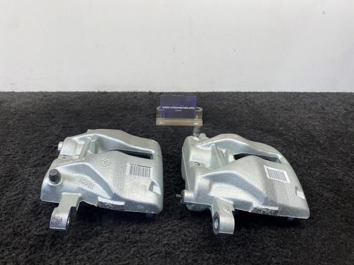 Neue Bremssattel-Set Mercedes Sprinter 5t (906) 516 CDI 16V Preis € 125,01 Mit Mehrwertsteuer angeboten von Van Kronenburg Engines