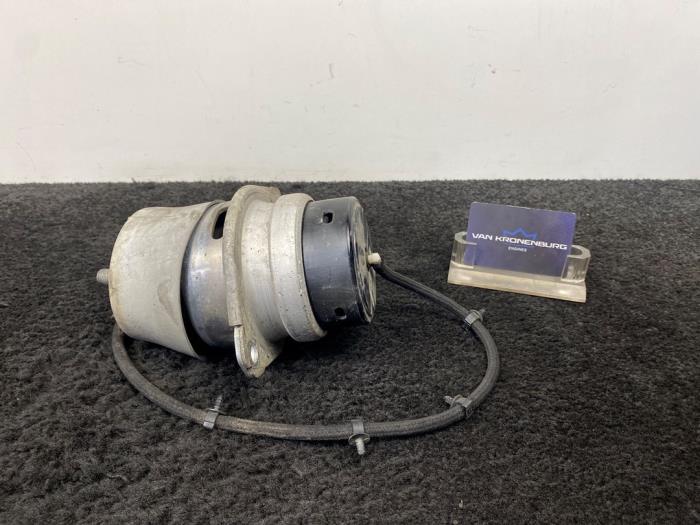 Used Engine mount Volkswagen Touareg (7PA/PH) 3.0 TDI V6 24V BlueMotion Technology DPF Price € 12,50 Inclusive VAT offered by Van Kronenburg Engines