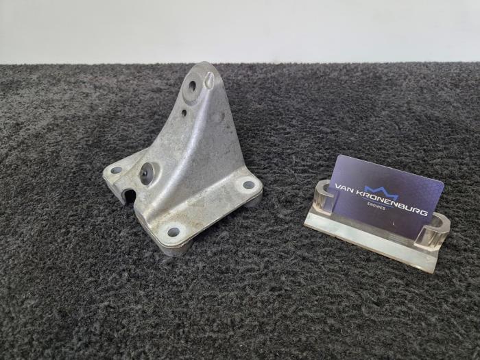 Usagé Support moteur Landrover Range Rover IV (LG) 3.0 V6 Supercharged Prix € 50,00 Prix TTC proposé par Van Kronenburg Engines