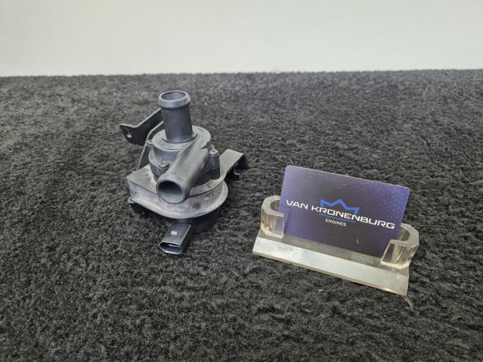 Usagé Pompe à eau Audi S6 (C6) 5.2 V10 40V Prix € 50,00 Prix TTC proposé par Van Kronenburg Engines