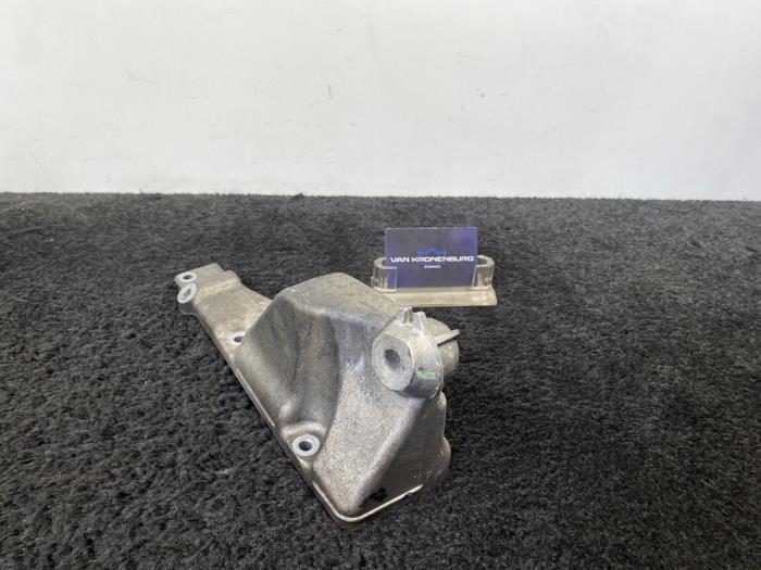 Used Engine mount Mercedes ML II (164/4JG) 5.0 500 4-Matic V8 24V Price € 302,50 Inclusive VAT offered by Van Kronenburg Engines