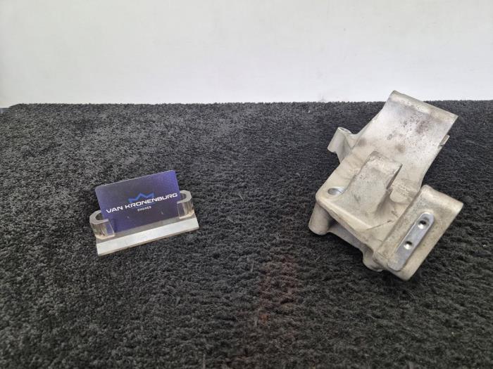 Usagé Support dynamo bas Lamborghini Gallardo 5.0 V-10 40V 4x4 Prix € 50,00 Prix TTC proposé par Van Kronenburg Engines