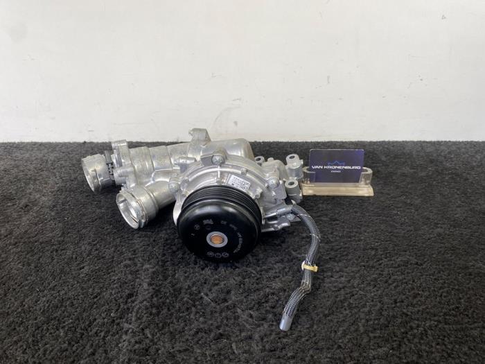 Nya Termostathus Mercedes S (222.0/222.1) 3.0 S-400d 4-Matic Pris € 199,95 Inklusive moms erbjuds av Van Kronenburg Engines