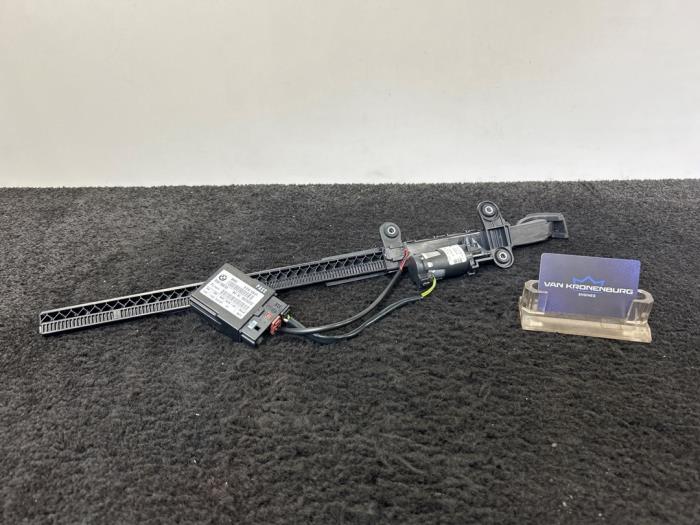 Seatbelt adjustment motor