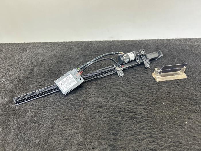 Seatbelt adjustment motor