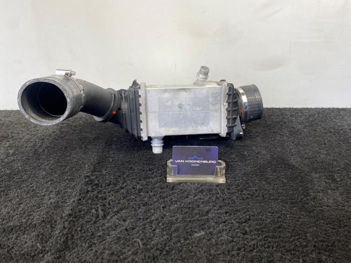 Usados Intercooler BMW M5 (F90) 4.4 xDrive V8 32V TwinPower Turbo Precio € 150,00 IVA incluido ofrecido por Van Kronenburg Engines