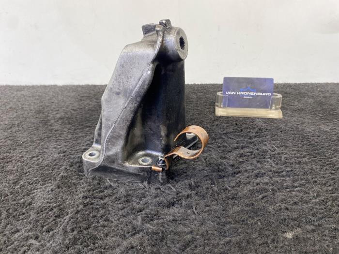 Used Engine mount Mercedes S (W221) 3.0 S-350 BlueTec 24V Price € 30,00 Inclusive VAT offered by Van Kronenburg Engines