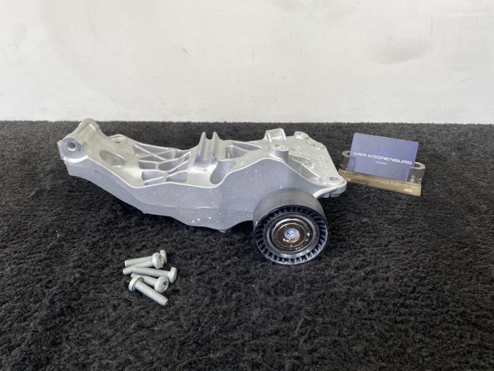 Neue Dynamostütze unten Mercedes C-Klasse AMG (W206) C-63S E-Performance AMG 2.0 Turbo 4-Matic+ Preis € 50,00 Mit Mehrwertsteuer angeboten von Van Kronenburg Engines
