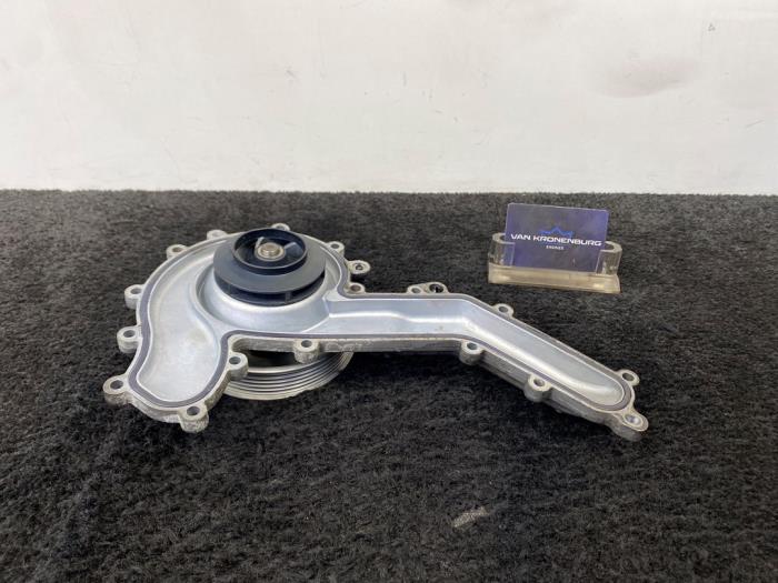 Usagé Pompe à eau Audi Q7 (4MB/4MG) 3.0 TDI V6 24V Ultra Prix € 50,00 Prix TTC proposé par Van Kronenburg Engines