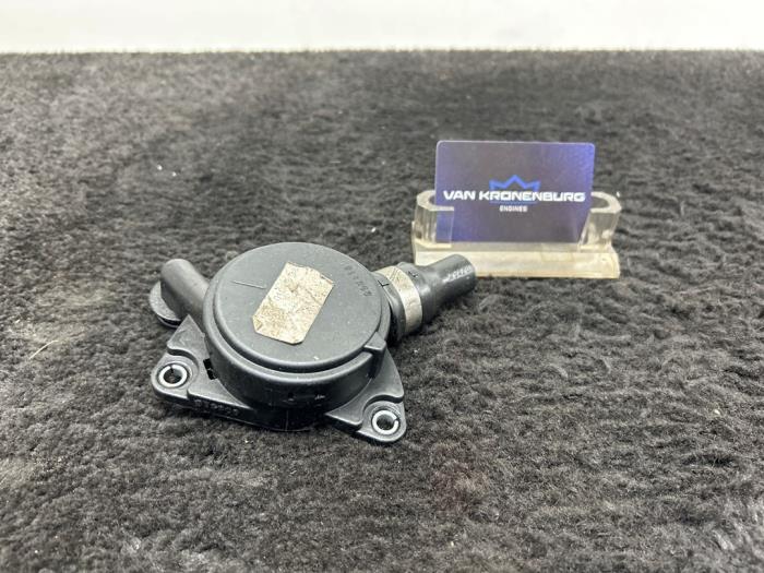 Usagé Ventilation carter Mercedes E (W213) E-350d 3.0 V6 24V Prix € 30,00 Prix TTC proposé par Van Kronenburg Engines
