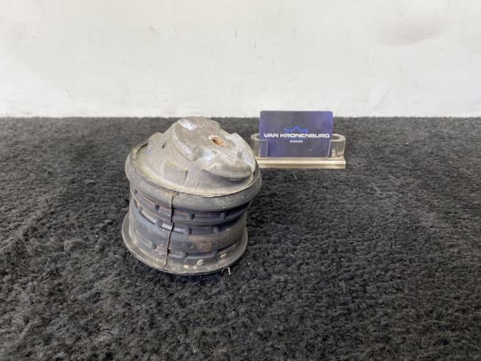 Used Engine mount Mercedes CLK (R209) 2.6 240 V6 18V Price € 19,95 Inclusive VAT offered by Van Kronenburg Engines