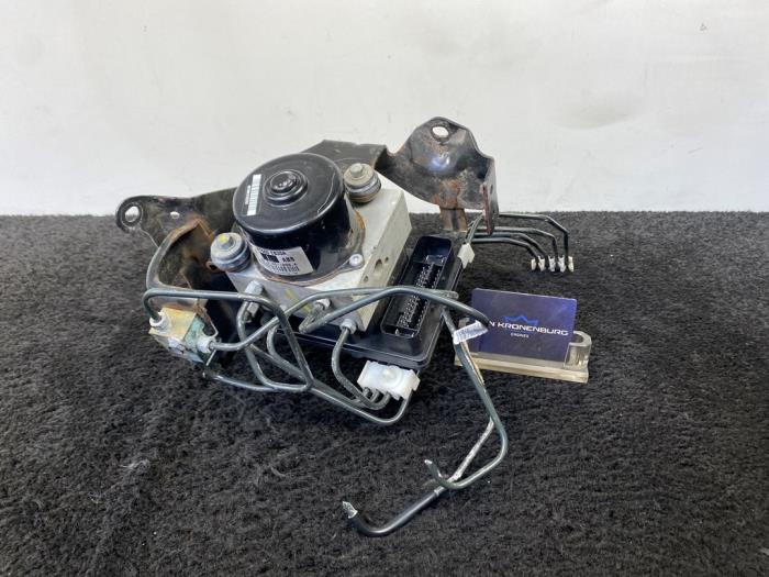 Begagnade ABS-pump Nissan Navara (D40) 2.5 dCi 16V 4x4 Pris € 130,00 Inklusive moms erbjuds av Van Kronenburg Engines