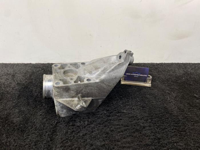 Used Engine mount Mercedes Vito (639.6) 2.2 109 CDI 16V Price € 30,00 Inclusive VAT offered by Van Kronenburg Engines