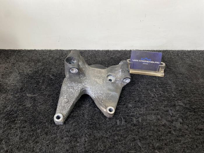 Usagé Support dynamo bas Audi S5 Sportback (8TA) 3.0 TFSI V6 24V Prix € 15,00 Prix TTC proposé par Van Kronenburg Engines