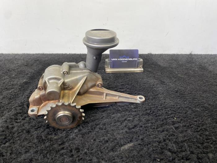 Begagnade Oljepump Mercedes SL (R230) 5.4 SL-55 AMG V8 24V Pris € 30,00 Inklusive moms erbjuds av Van Kronenburg Engines