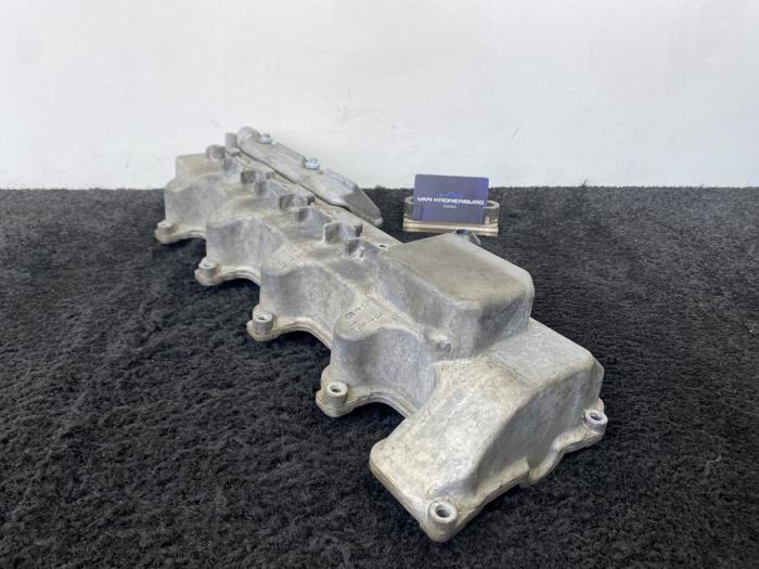 Ventildeckel van een Mercedes-Benz S (W220) 5.0 S-500 V8 24V 2001