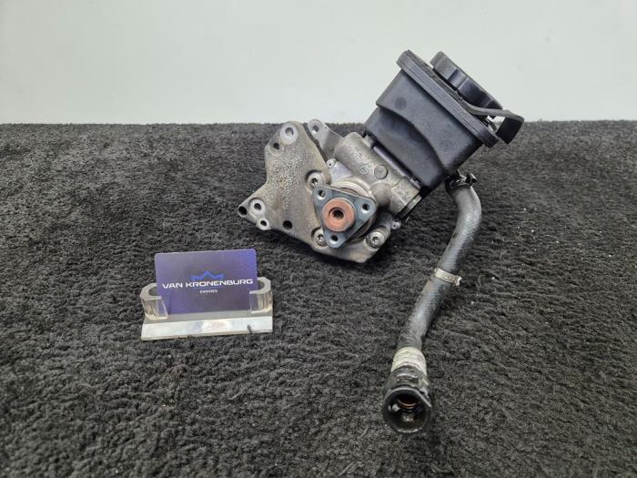 Usagé Pompe direction assistée BMW X3 (E83) 3.0d 24V Prix € 39,95 Prix TTC proposé par Van Kronenburg Engines