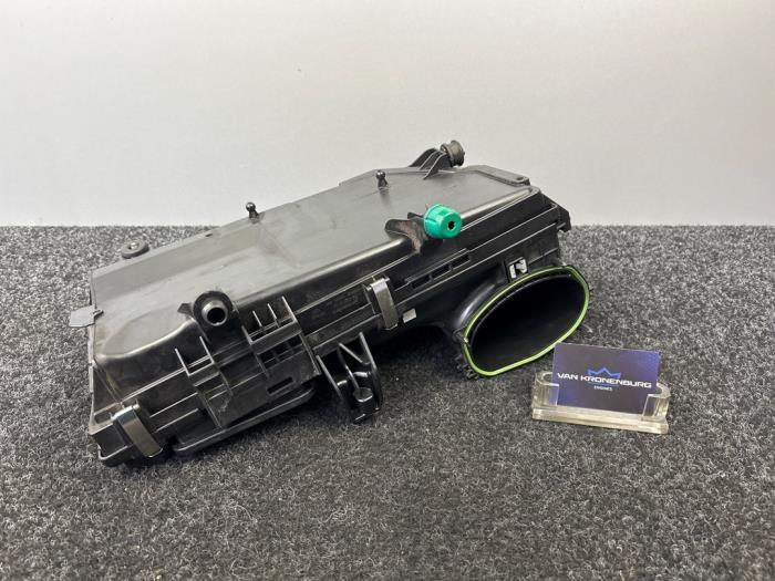 Gebrauchte Luftfiltergehäuse Mercedes C (W205) C-200d 1.6 Turbo 16V Preis € 40,00 Mit Mehrwertsteuer angeboten von Van Kronenburg Engines