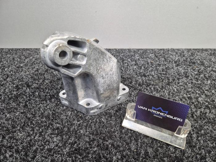 Usagé Support moteur Mercedes E (W212) E-300 CDI V6 24V BlueEfficiency Prix € 33,00 Prix TTC proposé par Van Kronenburg Engines