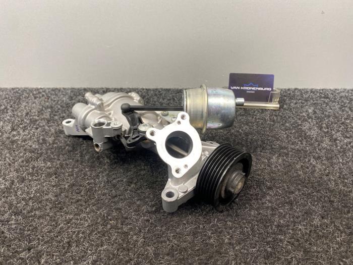 Begagnade Vattenpump Mercedes C (W204) 1.6 C-180 16V BlueEfficiency Pris € 99,99 Inklusive moms erbjuds av Van Kronenburg Engines