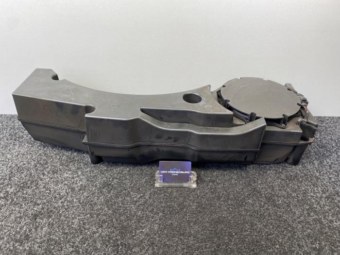 Używane Subwoofer Audi SQ8 (4MN) 4.0 V8 32V TDI Mild Hybrid Quattro Cena na żądanie oferowane przez Van Kronenburg Engines