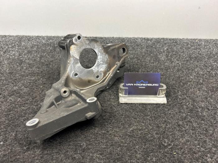 Usagé Support dynamo bas Volkswagen Crafter (SY) 2.0 TDI 4Motion Prix € 59,96 Prix TTC proposé par Van Kronenburg Engines