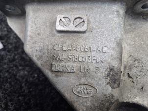Engine mount from a Land Rover Range Rover IV (LG) 5.0 V8 32V Supercharged 2014