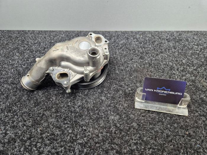 Usagé Pompe à eau Jaguar XJ (X351) 5.0 XJ-R 575 V8 S/C 32V Prix € 74,95 Prix TTC proposé par Van Kronenburg Engines