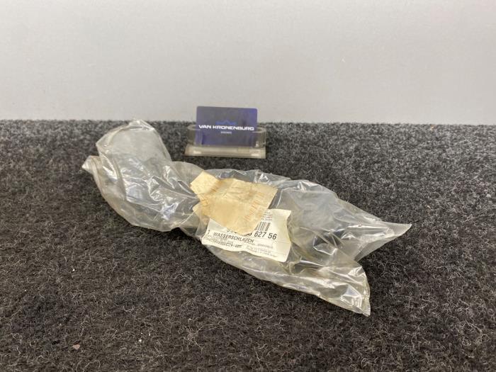 Nya Vattenrör Porsche 911 (996) 3.6 Carrera 4 24V Pris € 29,95 Inklusive moms erbjuds av Van Kronenburg Engines