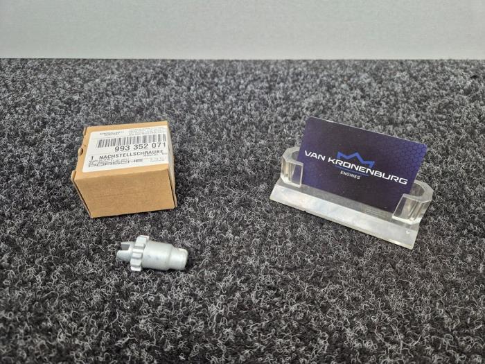 Neuf Divers Porsche 911 (993) 3.6 Carrera 4 Prix € 9,95 Prix TTC proposé par Van Kronenburg Engines