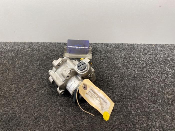 Neuf Pompe de direction Porsche 911 (996) 3.6 Carrera 4 24V Prix € 499,95 Prix TTC proposé par Van Kronenburg Engines