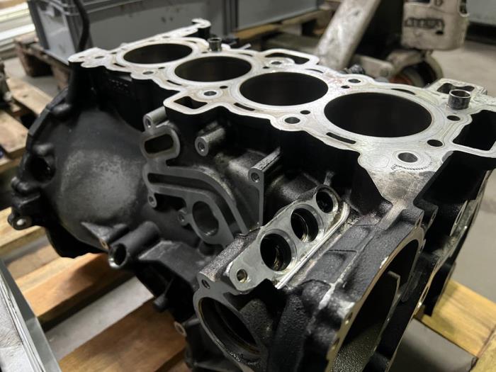 Used Engine crankcase Landrover Evoque Price on request offered by Van Kronenburg Engines