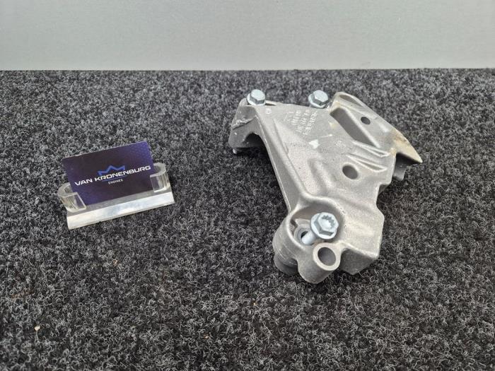 Usagé Support moteur Volkswagen Passat (3G2) 2.0 TDI 16V 150 4Motion Prix € 15,00 Prix TTC proposé par Van Kronenburg Engines