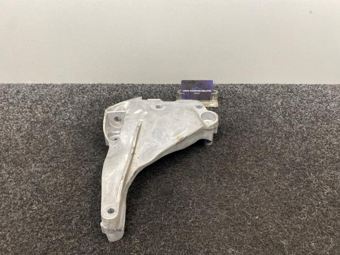 Used Engine mount Volkswagen Golf VIII (CD1) 2.0 GTI 16V Price € 174,95 Inclusive VAT offered by Van Kronenburg Engines