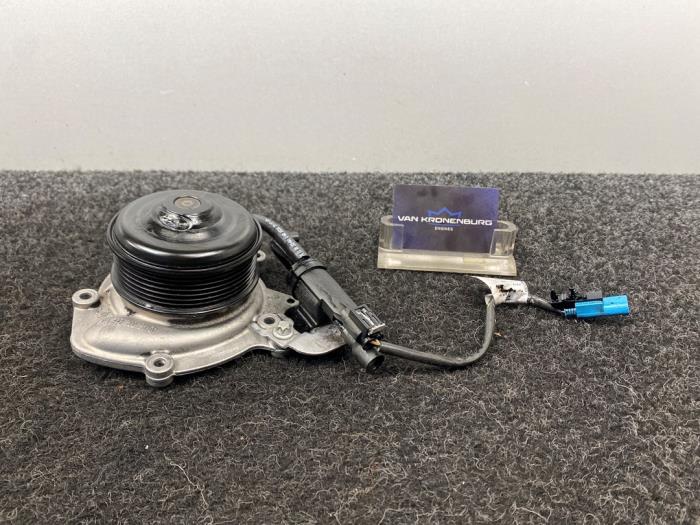 Begagnade Vattenpump Mercedes E (W212) E-350 CDI V6 24V BlueEfficiency Pris € 75,00 Inklusive moms erbjuds av Van Kronenburg Engines