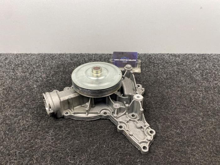 Begagnade Vattenpump Mercedes ML II (164/4JG) 5.5 500 4-Matic V8 24V Pris € 99,95 Inklusive moms erbjuds av Van Kronenburg Engines