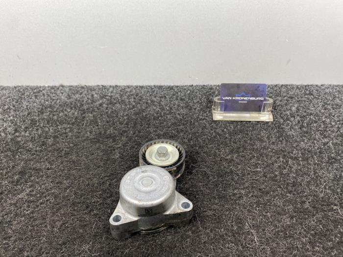 Usados Rodillo tensor correa múltiple Mercedes ML III (166) 4.7 ML-500 BlueDirect 32V 4-Matic Precio € 40,00 IVA incluido ofrecido por Van Kronenburg Engines