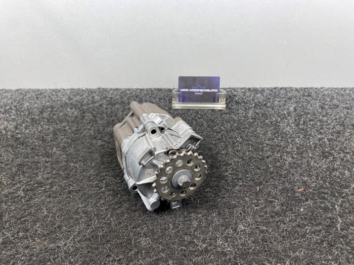 Gebrauchte Ölpumpe Mercedes E (W213) E-220d 2.0 Turbo 16V Preis € 149,96 Mit Mehrwertsteuer angeboten von Van Kronenburg Engines