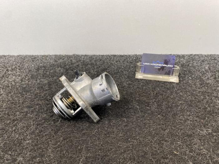Gebrauchte Thermostat Mercedes E (C207) E-350 CGI V6 24V Preis € 24,95 Mit Mehrwertsteuer angeboten von Van Kronenburg Engines