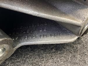 Engine mount from a Bentley Continental GT 6.0 W12 48V 2006