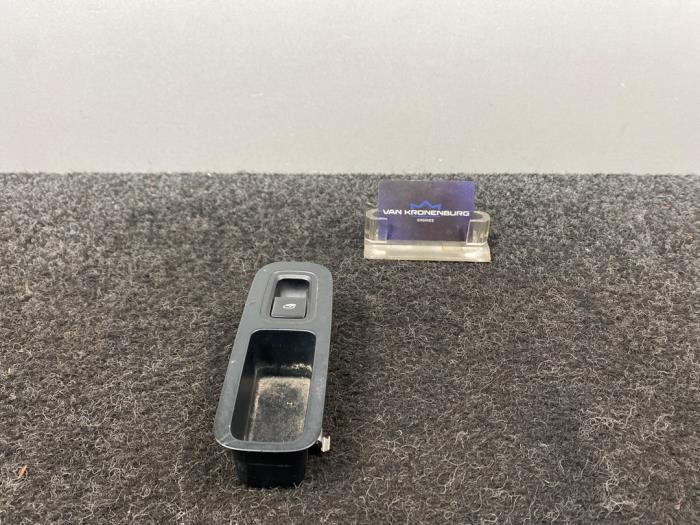 Usados Interruptor de ventanilla eléctrica Porsche Panamera Sport Turismo (971H) 2.9 V6 24V 4 Precio € 14,96 IVA incluido ofrecido por Van Kronenburg Engines