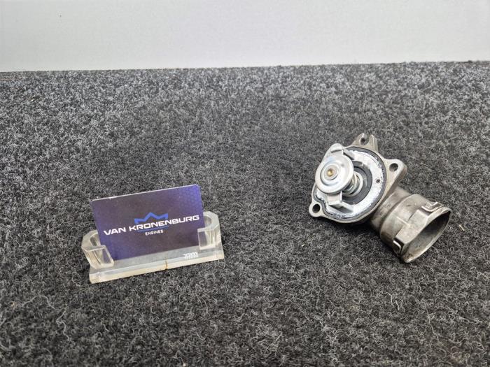 Używane Termostat Mercedes ML II (164/4JG) 3.0 ML-320 CDI 4-Matic V6 24V Cena € 17,50 Z VAT oferowane przez Van Kronenburg Engines