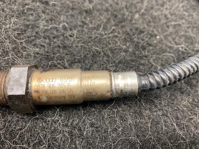 Sonde lambda d'un Audi A6 Avant (C5) 2.4 V6 30V 2001