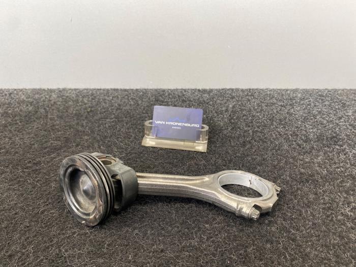Usagé Piston Volkswagen Touareg 3.0 TDI 286 V6 24V Prix € 69,95 Prix TTC proposé par Van Kronenburg Engines