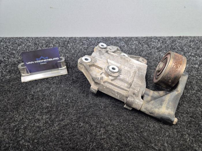 Usados Tensor correa múltiple Mitsubishi L-200 2.4 Clean Diesel 4WD Precio € 50,00 IVA incluido ofrecido por Van Kronenburg Engines