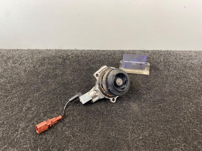 Begagnade Vattenpump Volkswagen Golf VII (AUA) 1.6 TDI 4Motion 16V Pris € 40,00 Inklusive moms erbjuds av Van Kronenburg Engines
